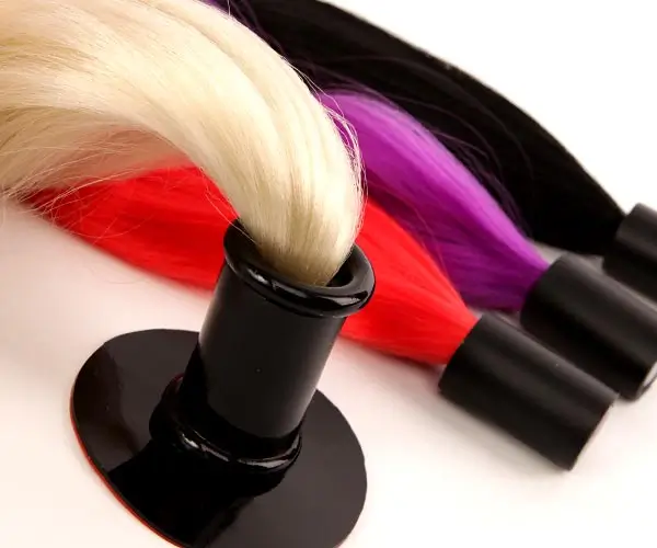 Latex Masken Haarteile und Tubus für die Kombination einer Latex Maske mit einem Ponytail.