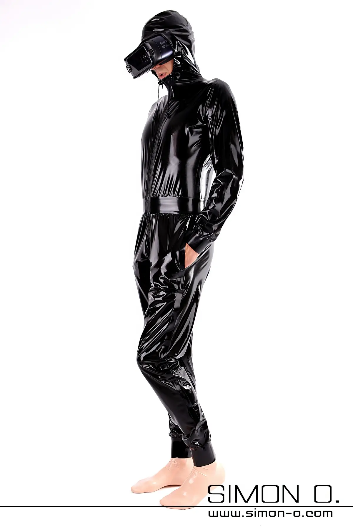 Combinaison en latex noir avec poches et capuche en noir coupe ample