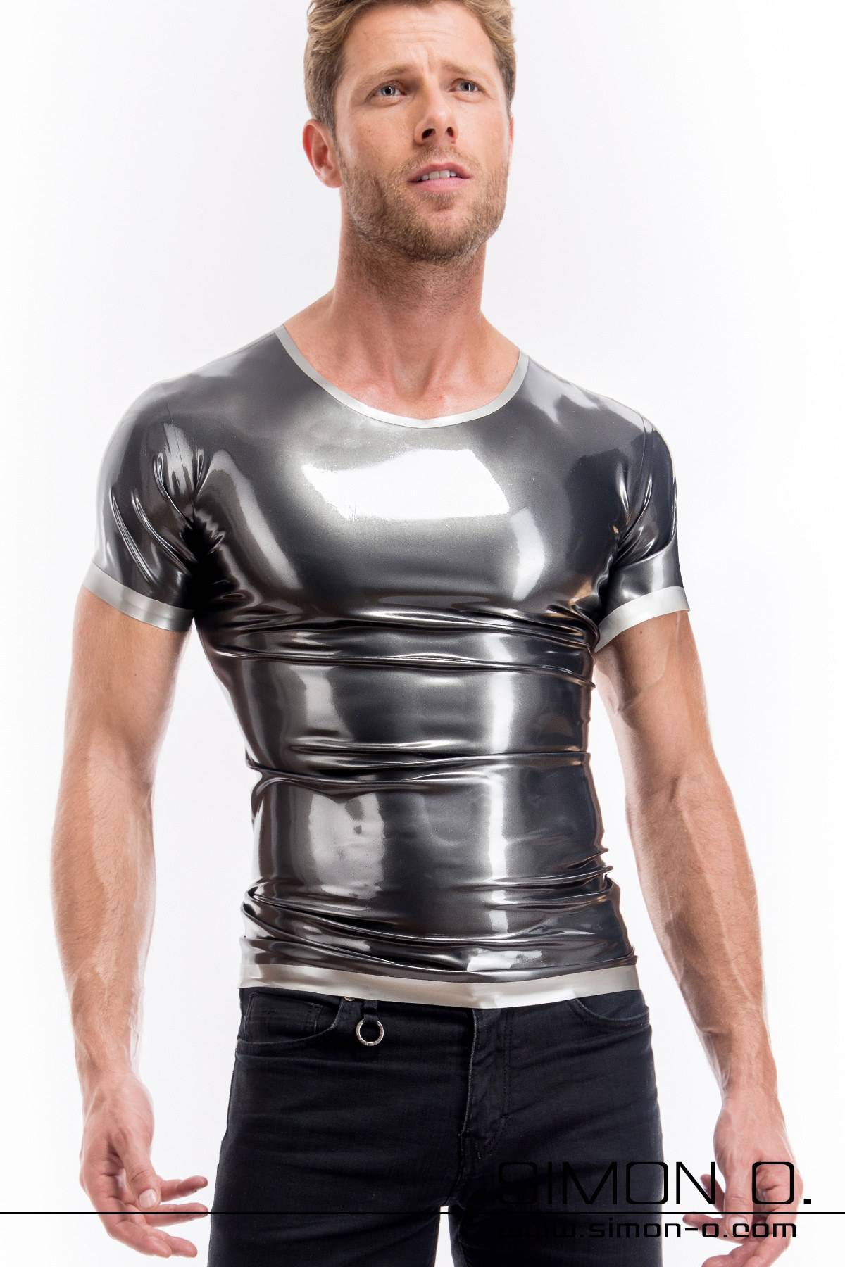 Shiny latex shirt short-sleeved in metallic look A man wears a skintight shiny short-sleeved latex shirt in metallic look