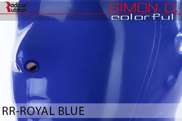 Royal Blue Latex Farbmuster Royal Blue für Latexkleidung. Nahaufnahme einer Latexmaske. Der Text lautet „Radical Rubber“ und „Simon O. Colourful RR-Royal Blue“.
