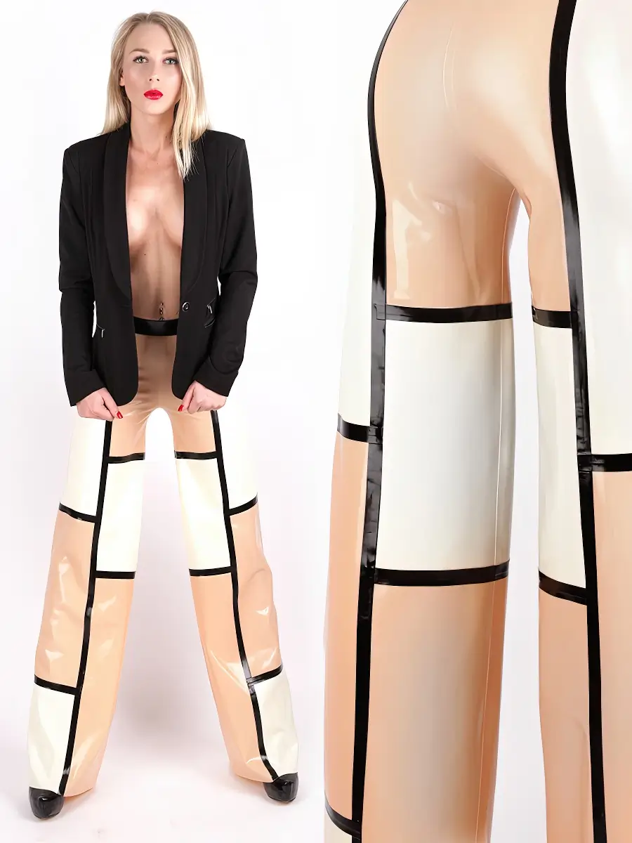 Eine Dame in einer nude und weiß farbenen Latex Hose im Marlene Stil 