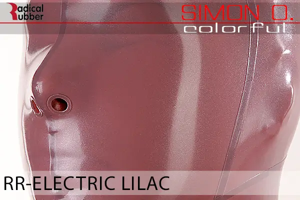 Electric Lilac Latex Farbmuster Electric Lilac für Latexkleidung. Nahaufnahme einer Latexmaske. Der Text lautet „Radical Rubber“ und „Simon O. Colourful RR-Electric Lilac“.