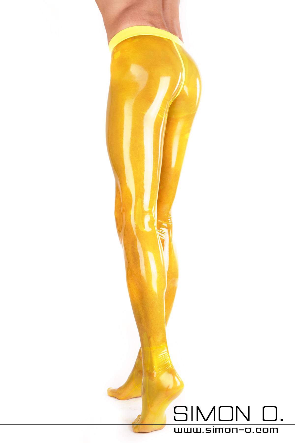 Gelb Transparente Latex Strumpfhose Ein Mann trägt eine glänzende gelb transparente Latex Strumpfhose mit gelben Bund von hinten gesehen.
