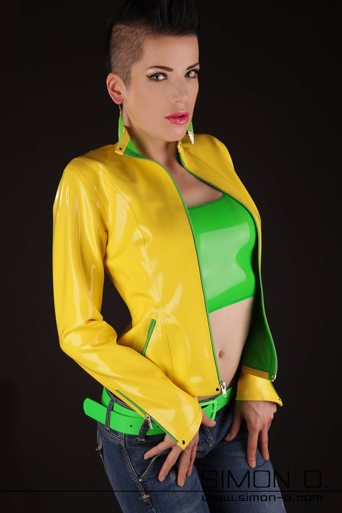 Latex jacket with pockets for women A woman with a yellow latex jacket. Underneath she wears a latex top