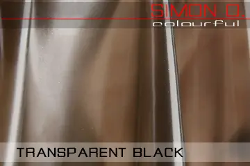 Schwarz transparentes Latex Farbmuster Latex Farbmuster schwarz transparent für getauchte Latexkleidung. Der Text auf dem Latexfarbmuster lautet „Simon O. Colourful TRANSPARENT BLACK“.
