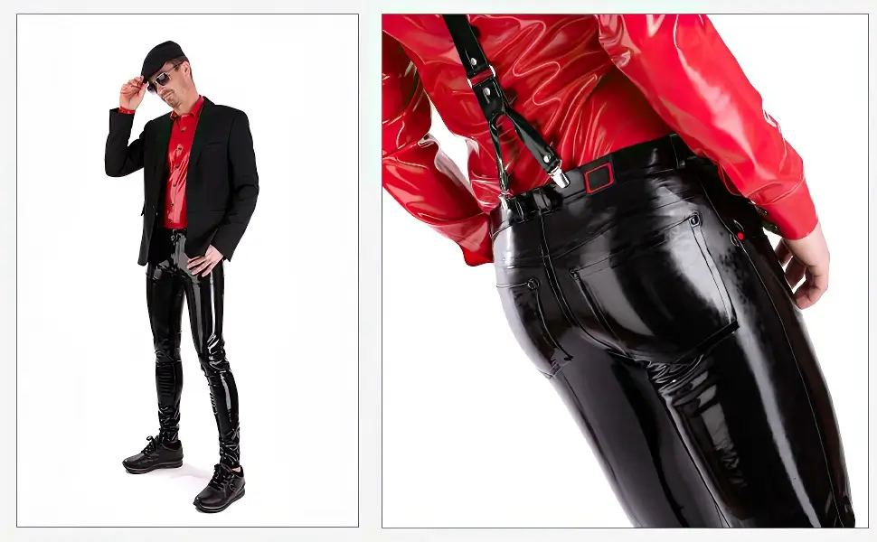 Ein Mann trägt eine enge Latex Hose mit Hosenträger und dazu ein rotes Hemd, einen schwarzen Blazer, eine schwarze; die Nahaufnahme zeigt Details der Rückseite der Hose und der Hosenträger.
