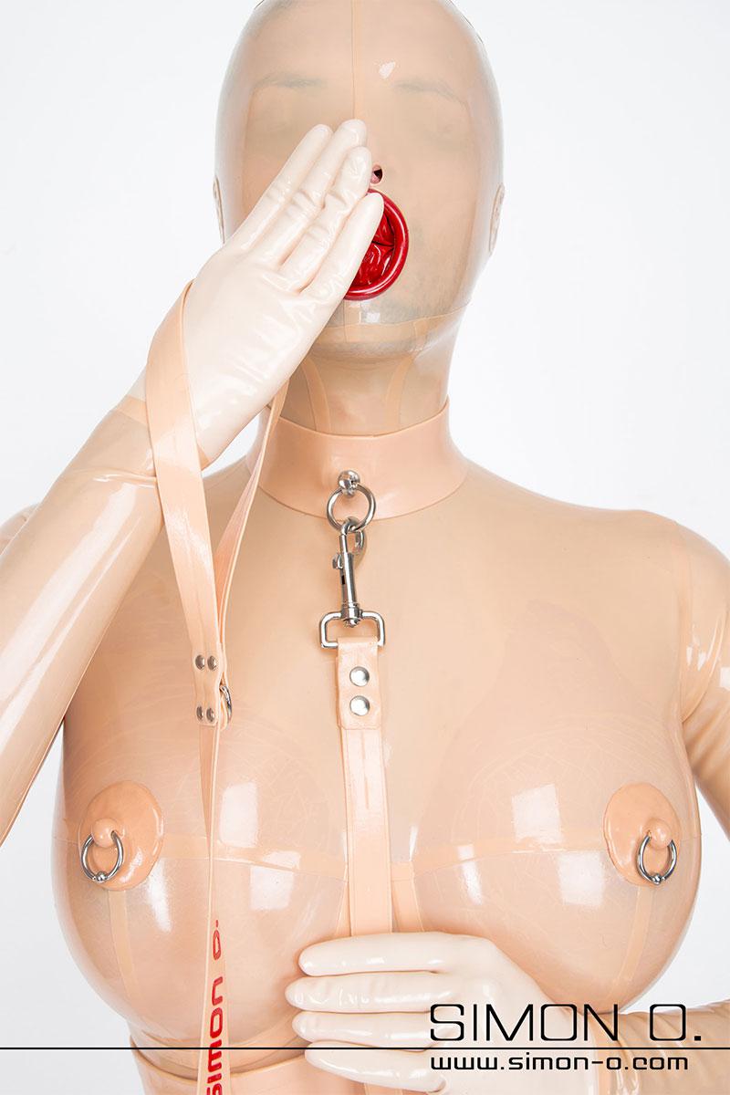Latex Gummipuppe mit Mundkondom Latex Gummipuppe mit Maske und einem roten Mundkondom