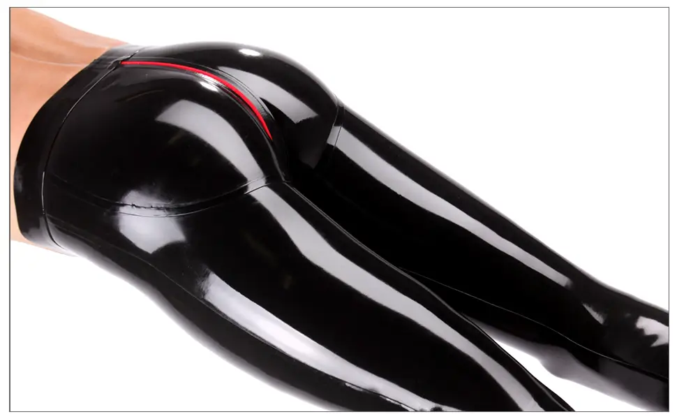 Herren Push up Latex Leggings mit Zipp Ein Mann trägt eine enge Herren Push up Latex Leggings mit einem sichtbaren roten Reißverschluss , dargestellt vom unteren Rücken bis zu den Oberschenkeln.