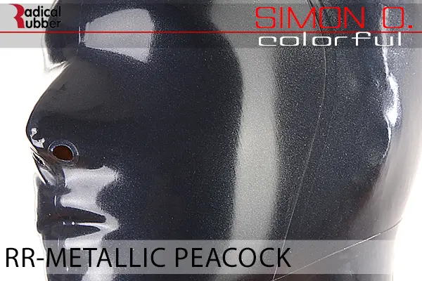 Metallic Peacock Latex Farbmuster Metallic Peacock für Latexkleidung. Nahaufnahme einer Latexmaske. Der Text lautet „Radical Rubber“ und „Simon O. Colourful RR-Metallic Peacock“.