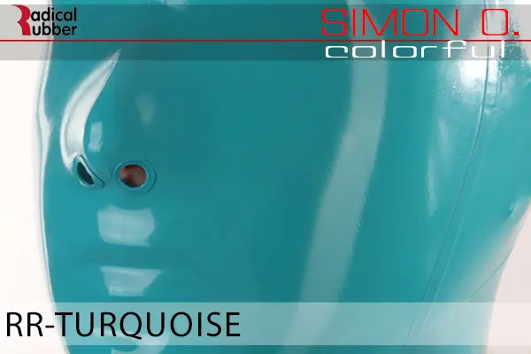 Turquoise Latex Farbmuster Turquoise für Latexkleidung. Nahaufnahme einer Latexmaske. Der Text lautet „Radical Rubber“ und „Simon O. Colourful RR-Turquoise“.
