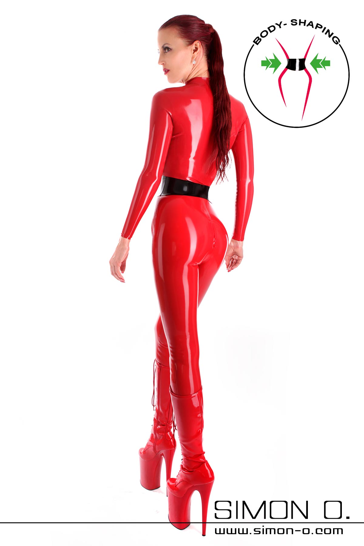 Eng anliegender roter Latex Catsuit mit Korsett Hautenger roter Latex Catsuit mit Zipp im Schritt und eingearbeiteten schwarzen Mieder von hinten gesehen