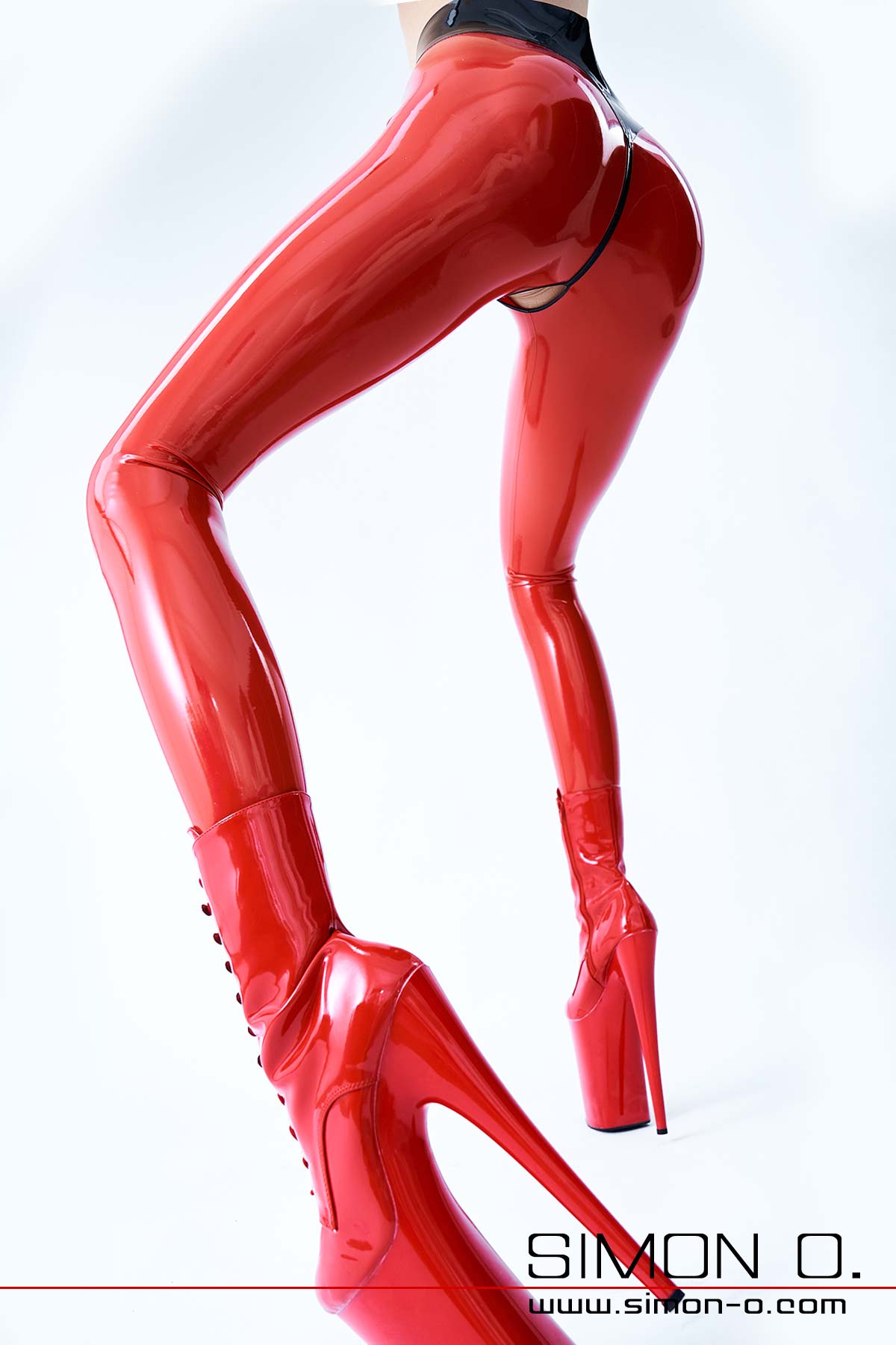 Fuck slit leggings Tight-fitting, shiny red latex leggings with a fuck slit.