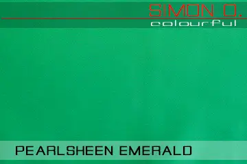 Pearlsheen Emerald Latex Latexbahn Farbmuster Vibrant Orange Latex. Der Text auf dem Latex Muster für Meterware lautet „Simon O. Colourful Pearlsheen Emerald“.