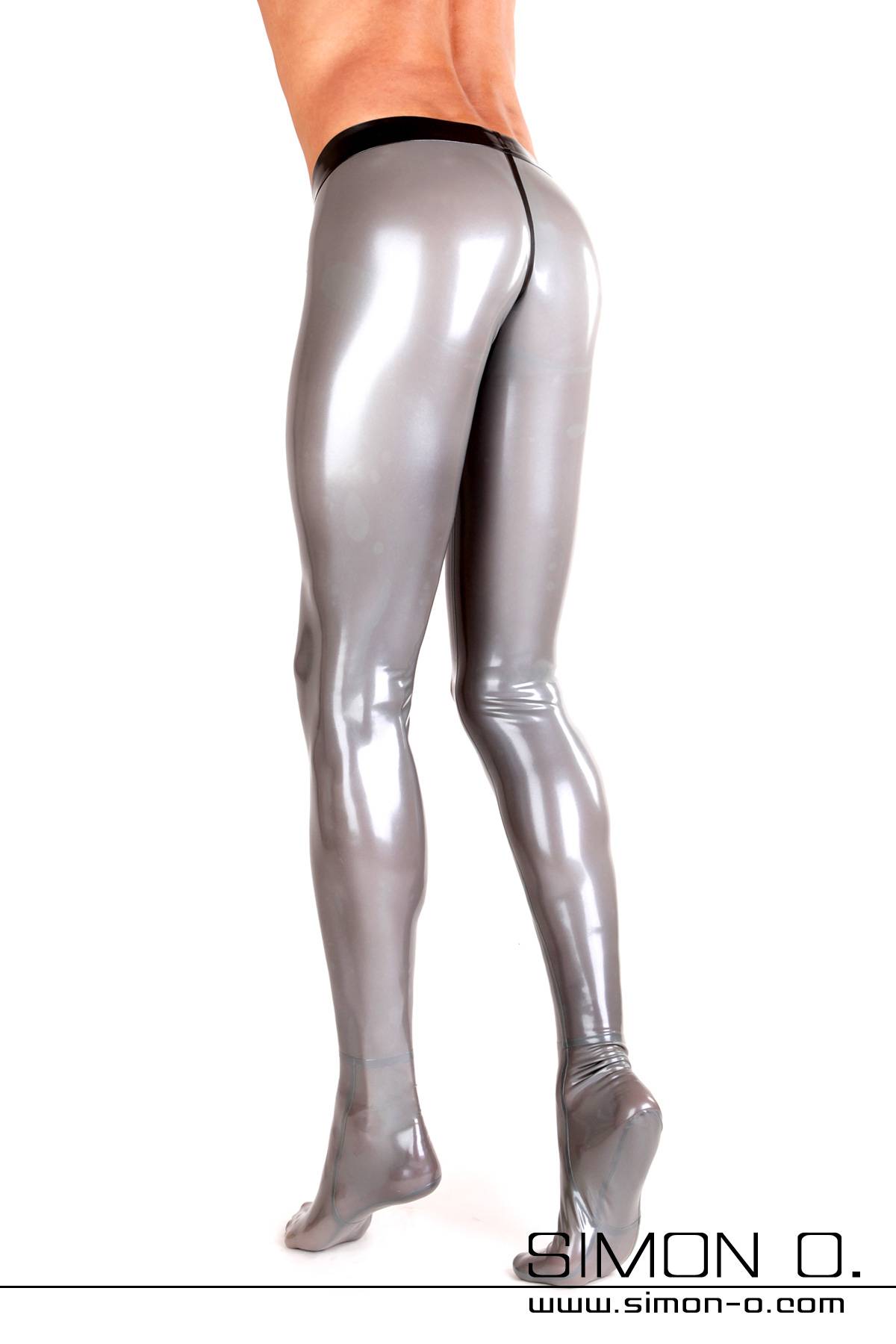Glänzende Herren Strumpfhose aus Latex Eine Mann trägt eine glänzende silberne Strumpfhose aus Latex mit farblich abgesetzten Bund von hinten gesehen.