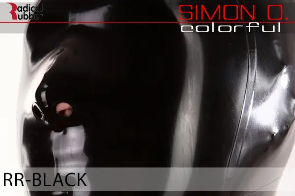 Black Latex Farbmuster Black für Latexkleidung. Nahaufnahme einer Latexmaske. Der Text lautet „Radical Rubber“ und „Simon O. Colourful RR-Black“.