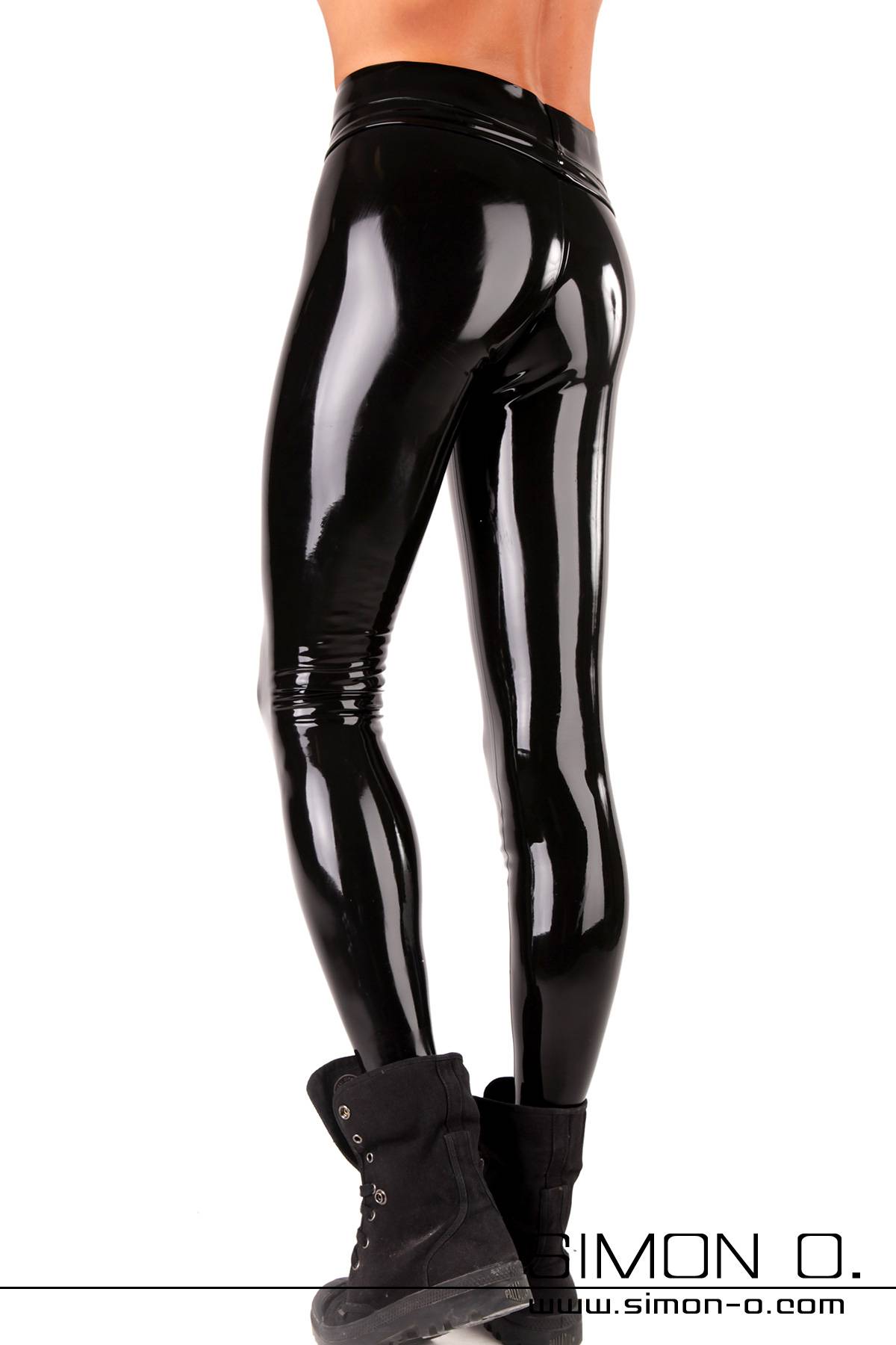 Sportliche Glanz Leggings aus Latex Sportliche Glanz Leggings aus Latex in Schwarz für Herren von hinten gesehen