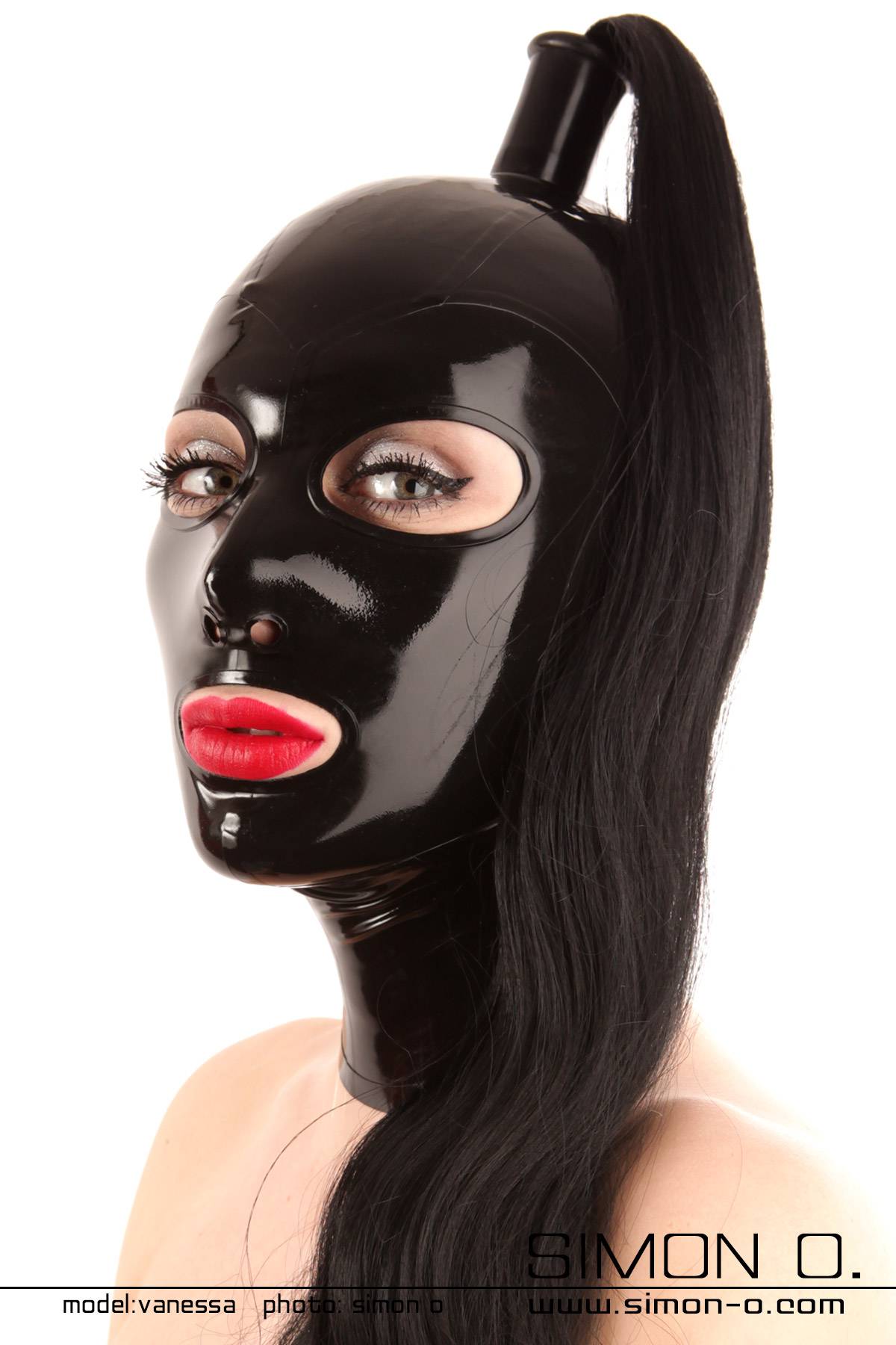 Latex Maske in Schwarz mit Haarteil in Schwarz Schwarze glänzende Latex Maske mit einem schwarzen Haarteil