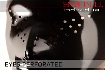 Masque en latex yeux perforés Un gros plan sur un masque en latex noir brillant avec des trous pour les yeux perforés.