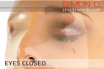 Masque en latex yeux fermés Gros plan sur une personne portant un masque en latex transparent avec les yeux fermés.