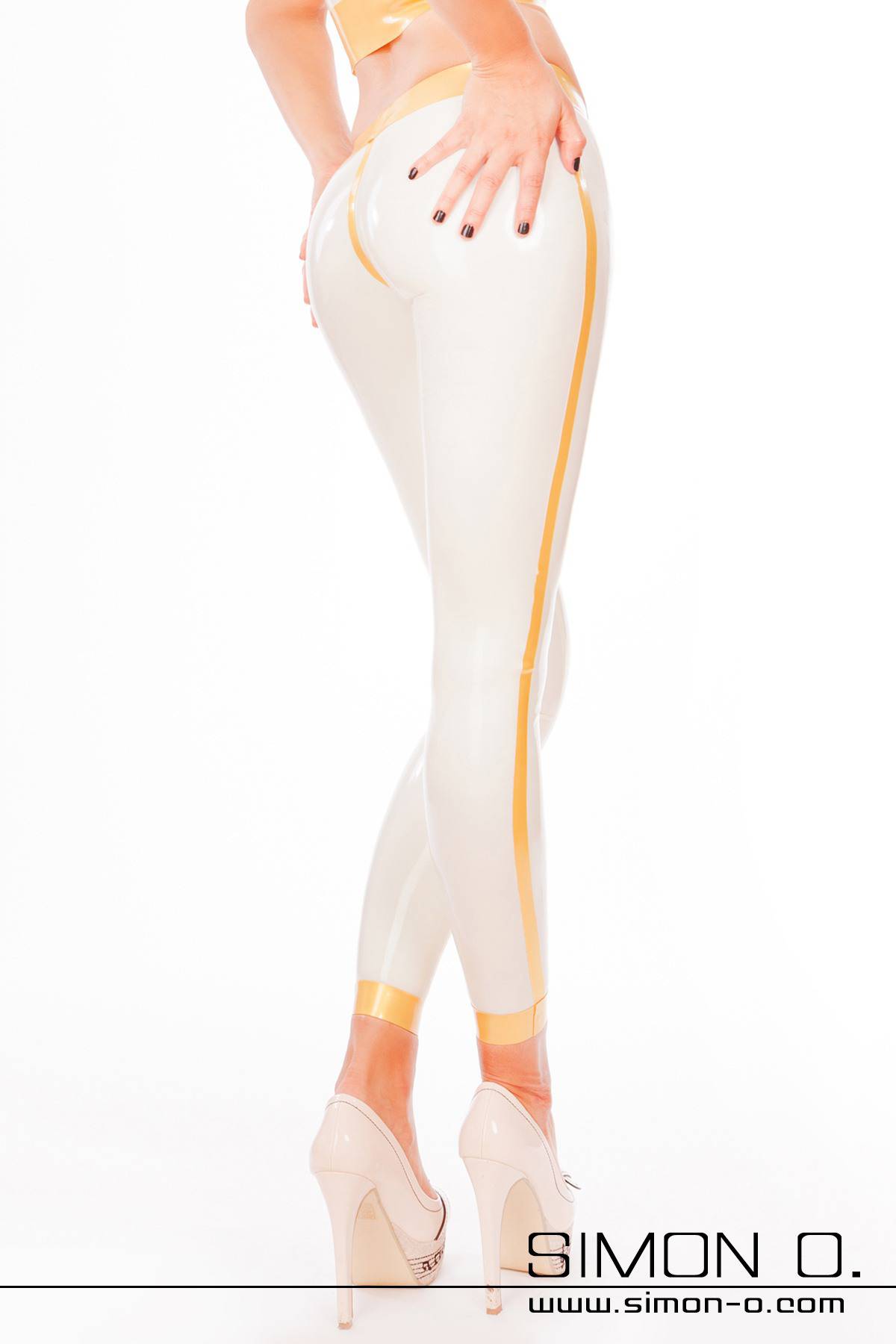 Glossy yoga leggings in white latex Glossy yoga leggings in white latex