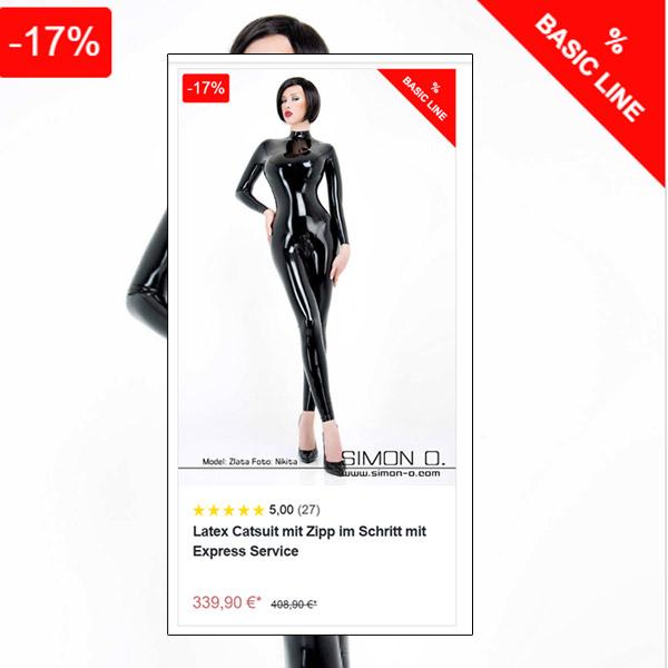 Latex Kleidung mit Preisvorteil Eine dunkelhaarige Frau trägt einen hautengen glänzenden schwarzen Latex Catsuit und schwarze High Heels. Oben sieht man einen roten Banner welcher auf einen Preisvorteil hinweist.