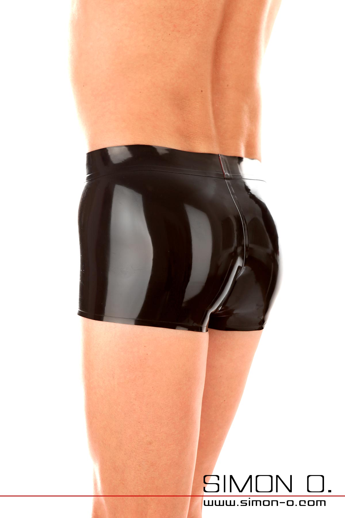 Schwarze glänzende Latex Unterhose Ein Mann trägt eine schwarze glänzende Latexunterhose von hinten gesehen