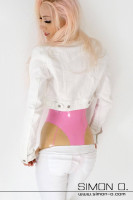 Vorschau: Blonde schlanke Frau trägt einen Latex Catsuit unter normaler Kleidung