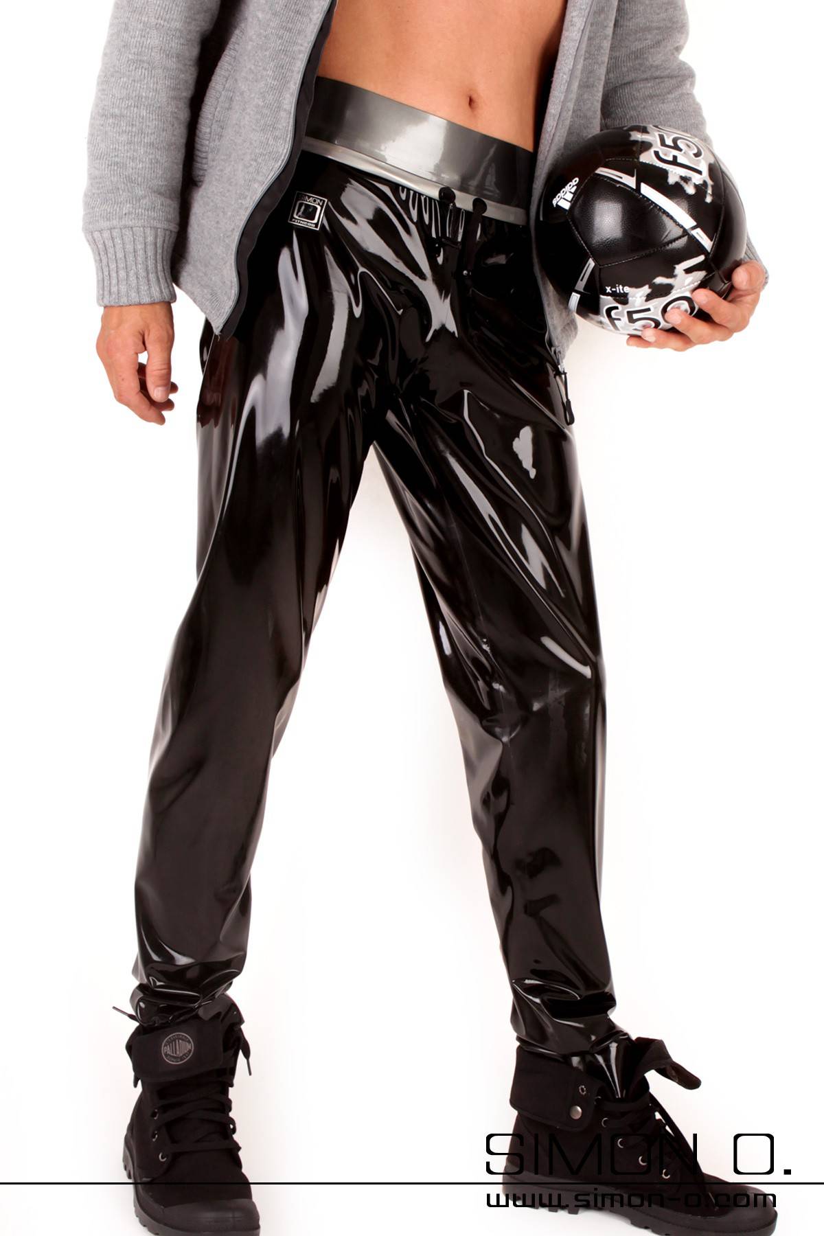 Black shiny latex jogging pants with waistband in contrast color anthracite