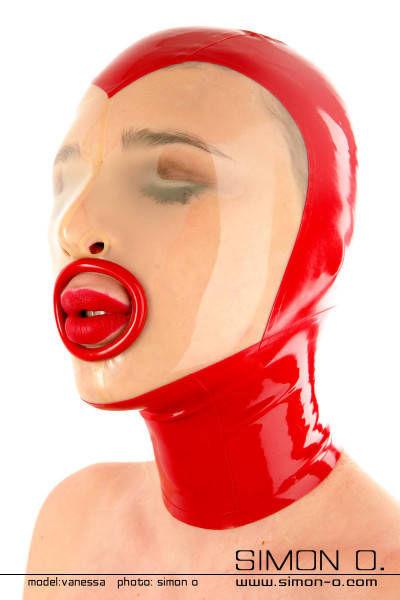 Latex Maske in Rot mit transparenten Einsatz im Bereich des Gesichtes. Augen geschlossen und beim Mund befindet sich ein roter Ring
