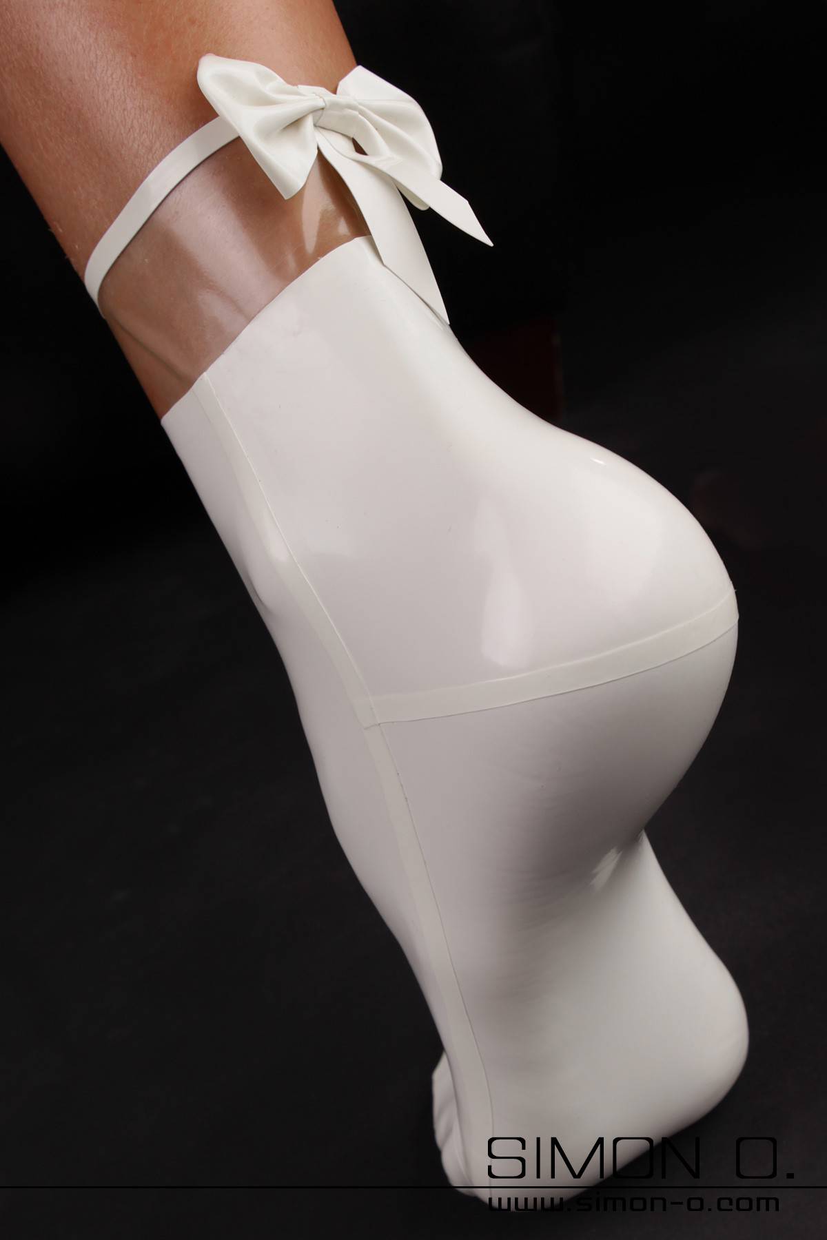 Latex socks with transparent areas and bow detail in the back. The inset areas are always transparent. By using the colour selection you pick the colour of …