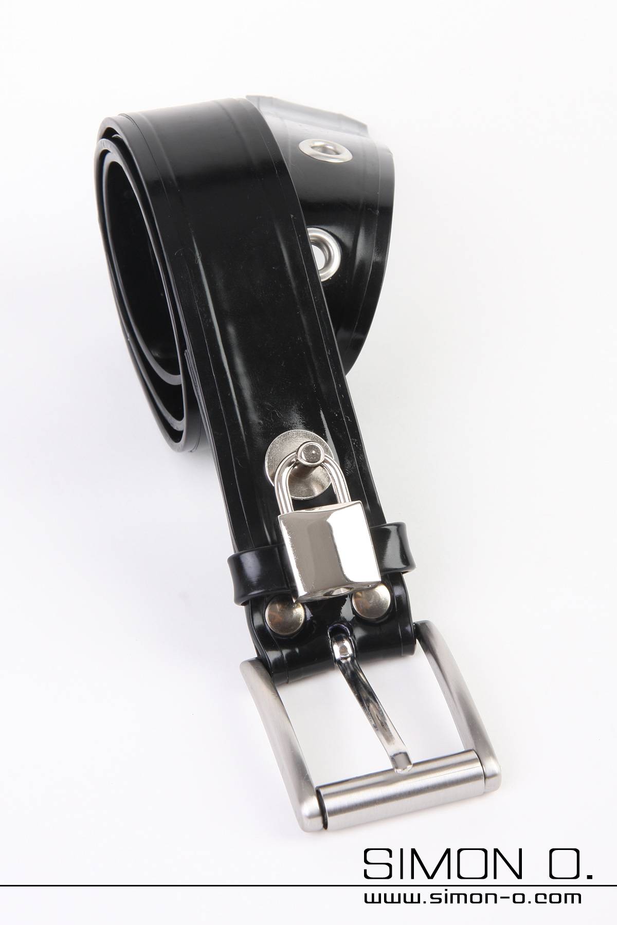 Latex belt in black with a padlock in chrome lockable