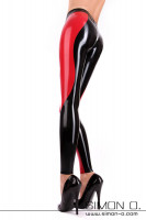 Vorschau: Latex Leggings mit farblich abgesetzten Einsatz. Die Leggings ist hochglänzend Schwarz mit Rot kombiniert.