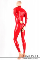 Vorschau: Ein Mann mit Latex Maske trägt einen Wet Look Latexanzug in Rot mit einem Zipp im Analbereich von hinten gesehen